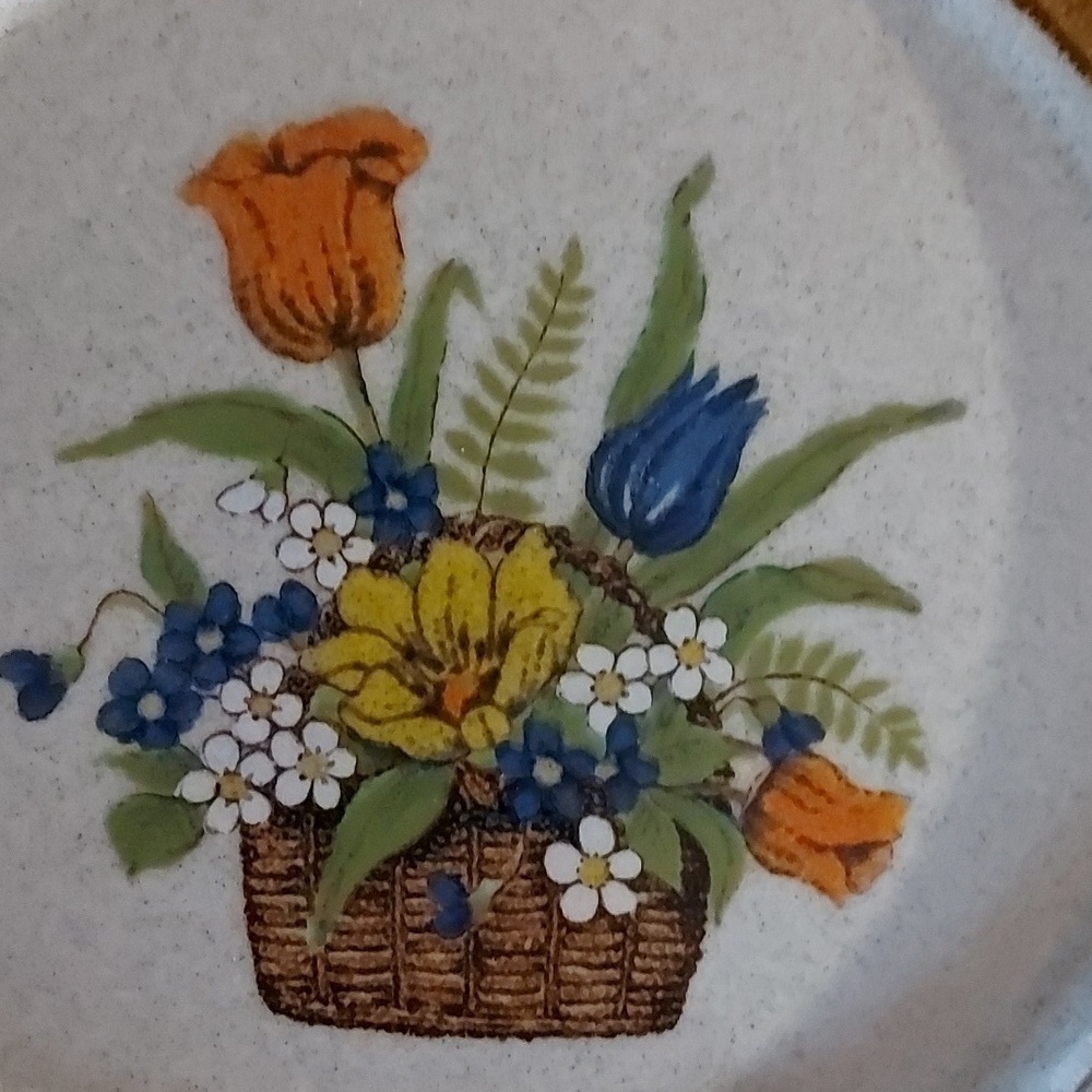 Vintage Mikasa Stone Manor Garden Bouquet F 5814 Side Plates Set of 4.